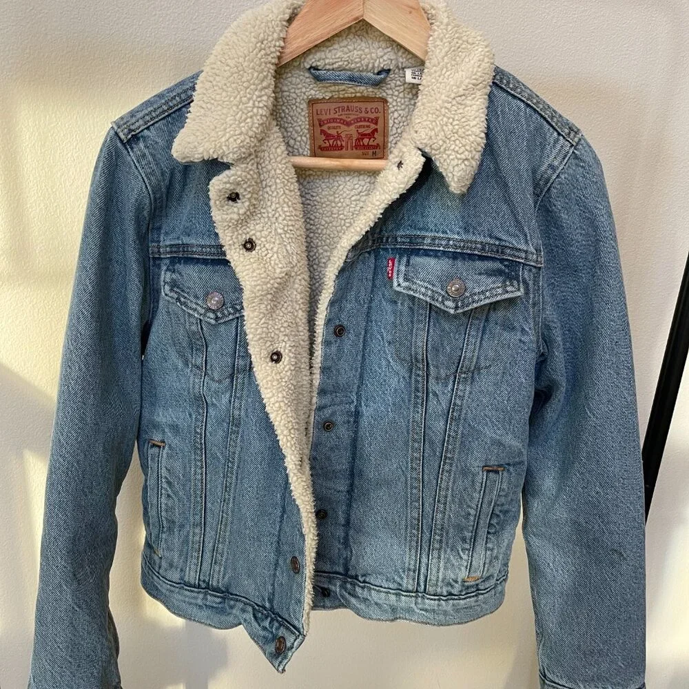 Levi's Light Denim Cream Sherpa Trucker Jacket with Button Closure, Size Medium - Picture 3 of 12